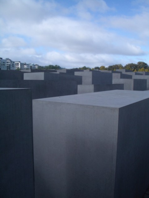 Holocaust Memorial by Peter Eisenman 04_Stephen Varady Photo